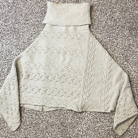 Wool/Cashmere Elegant Cowl Neck Cable Knit Poncho - Oatmeal From Italy - Picture 5 of 7